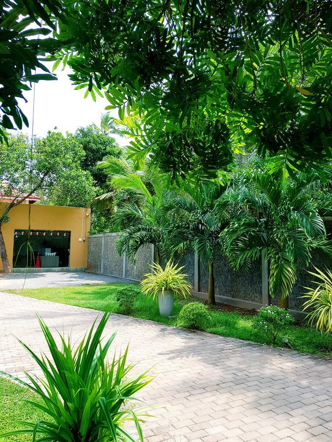Sea Breeze Deluxe Inn Negombo Luaran gambar